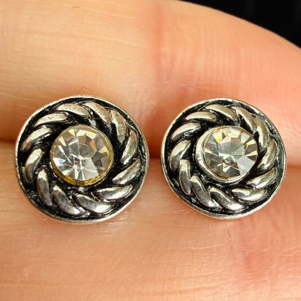 Beautiful, vintage simple, silvertone, bling etched pierced earrings - Picture 9 of 9